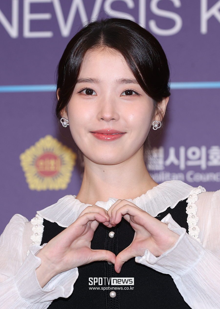 "아이유는 중국인 간첩, 싫어" 허위 글 29차례 쓴 남성, 1심 징역형 집행유예