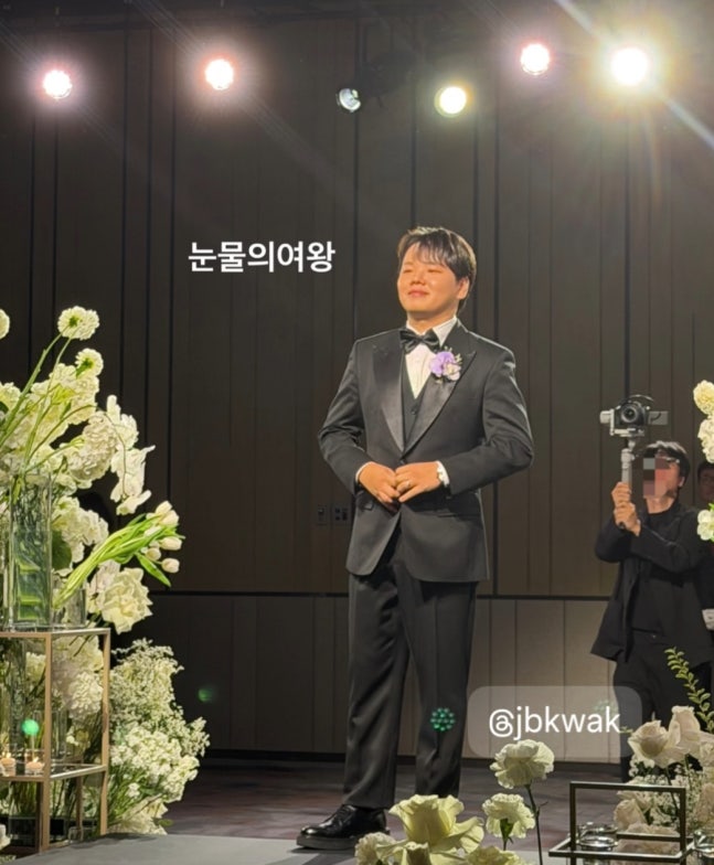 '14kg 감량' 곽튜브, 결혼식 내부사진 공개..신랑입장서 여유 미소 포착[종합]
