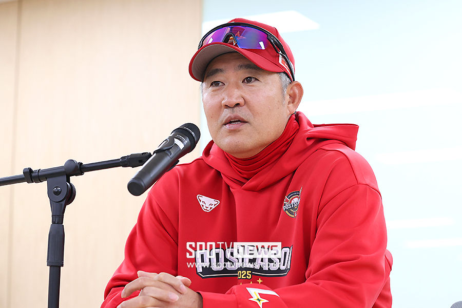 [포토S] 인터뷰 하는 이숭용 감독
