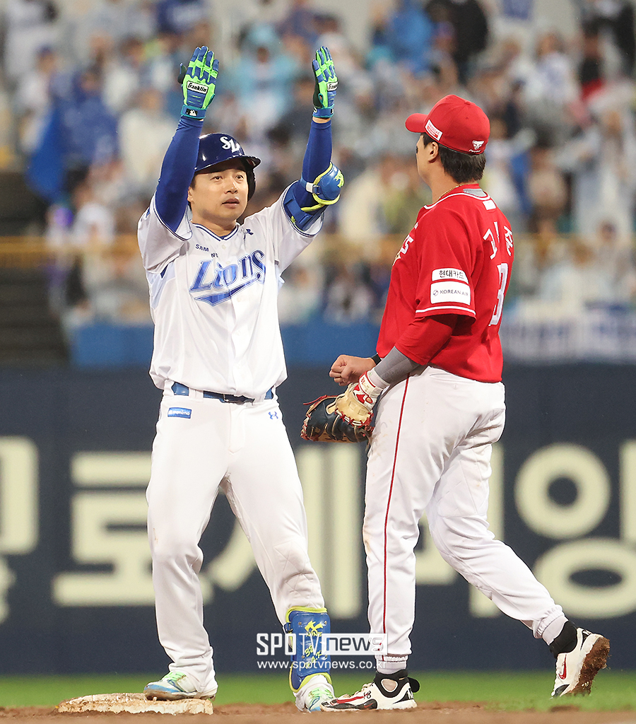 [포토S] 2루타 날린 김헌곤