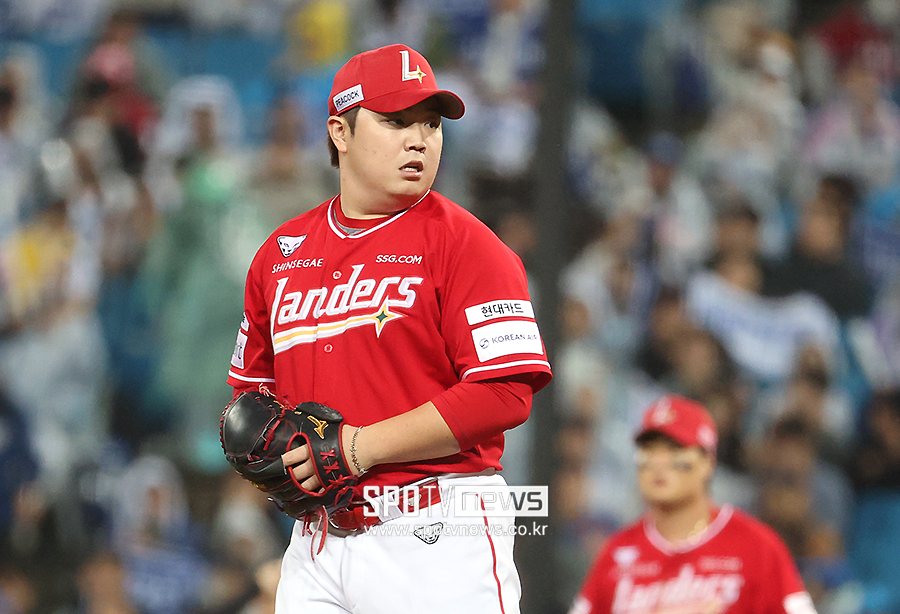 [포토S] 구자욱과 17구 승부 본 이로운