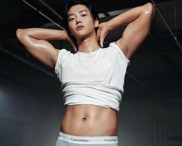 로운 "속옷 광고, '클겨 논란' 생각도 못해…몸 너무 예뻐 길냥이처럼 찍었는데"[인터뷰④]