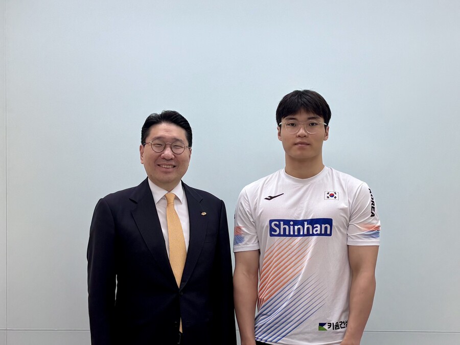 대한사이클연맹 이상현 회장과 최태호 선수 ⓒ대한사이클연맹