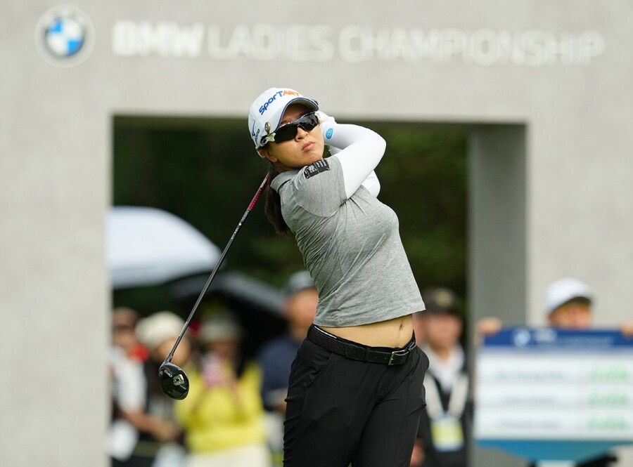 “버디 7개” 김세영, LPGA BMW 챔피언십 2R 단독 선두...5년 만의 우승 도전
