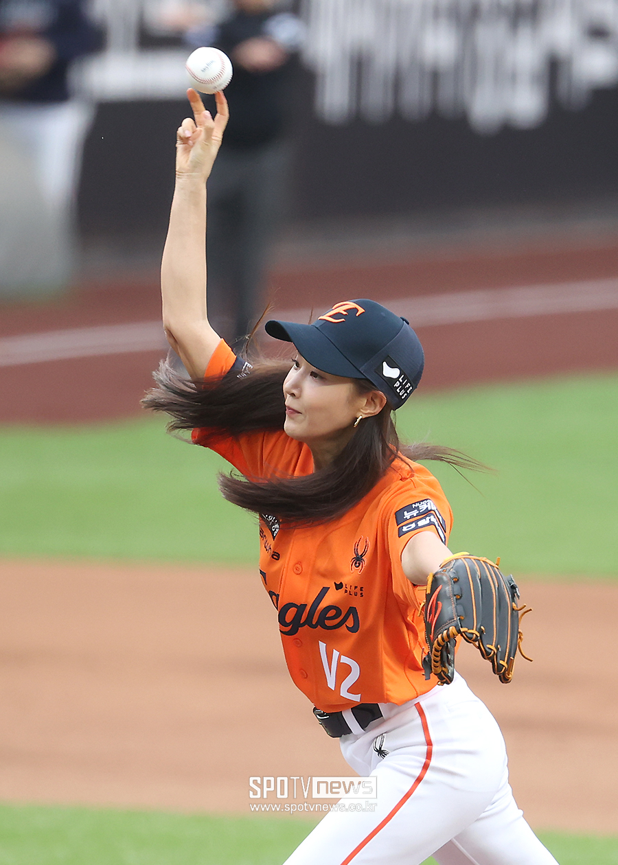 [포토S] 소녀시대 유리, '한화 한국시리즈 가자!'