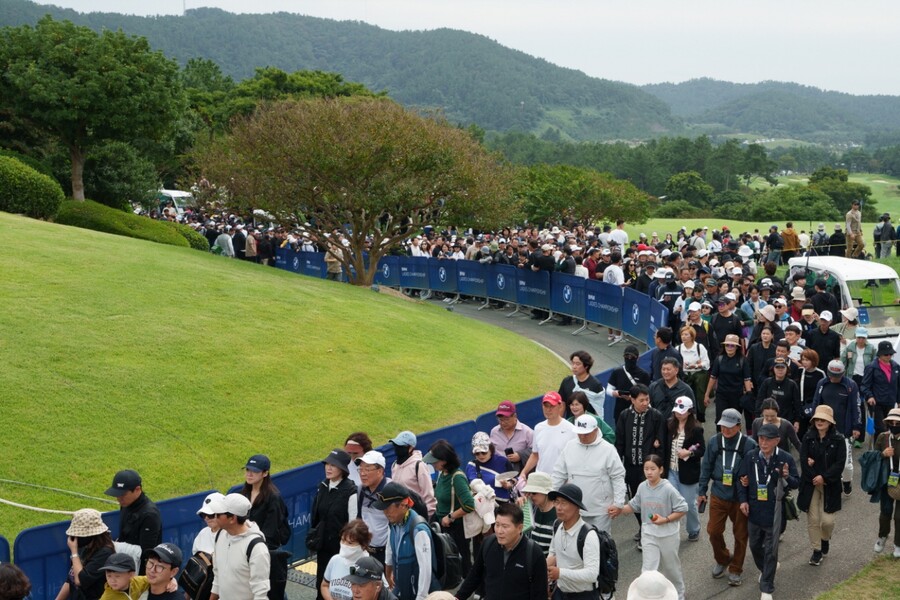 ▲ BMW 레이디스 챔피언십 구름 갤러리 ⓒBMW 레이디스 챔피언십 대회 조직위원회