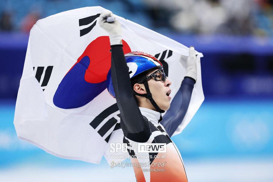 "황대헌은 파울킹" 中 쇼트트랙 폭주…"뺨까지 맞았는데 그대로네" 실격 처리에도 과잉 분노→'본성 논란' 맹비난