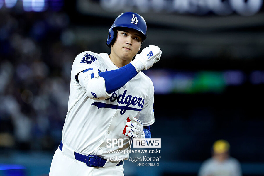 ▲ 1회와 4회, 7회 홈런을 치며 포스트시즌 역사상 13번째 한 경기 3홈런을 친 선수로 기록된 오타니 쇼헤이