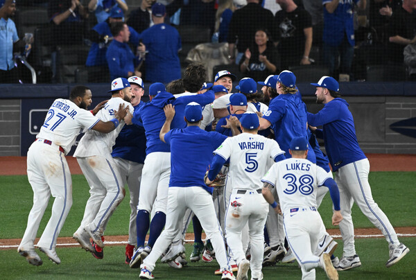 ▲ 토론토 블루제이스와 LA다저스가 월드시리즈에서 만나게 됐다. ⓒ연합뉴스/GETTY IMAGES USA/AP/REUTERS