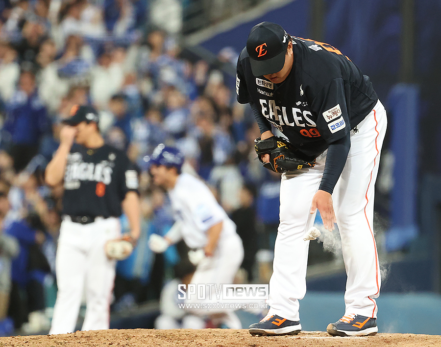 'WS 선발투수' 류현진, 6579일 만에 KBO PS 등판에서 4이닝 4실점…노시환 홈런으로 패전은 면했다