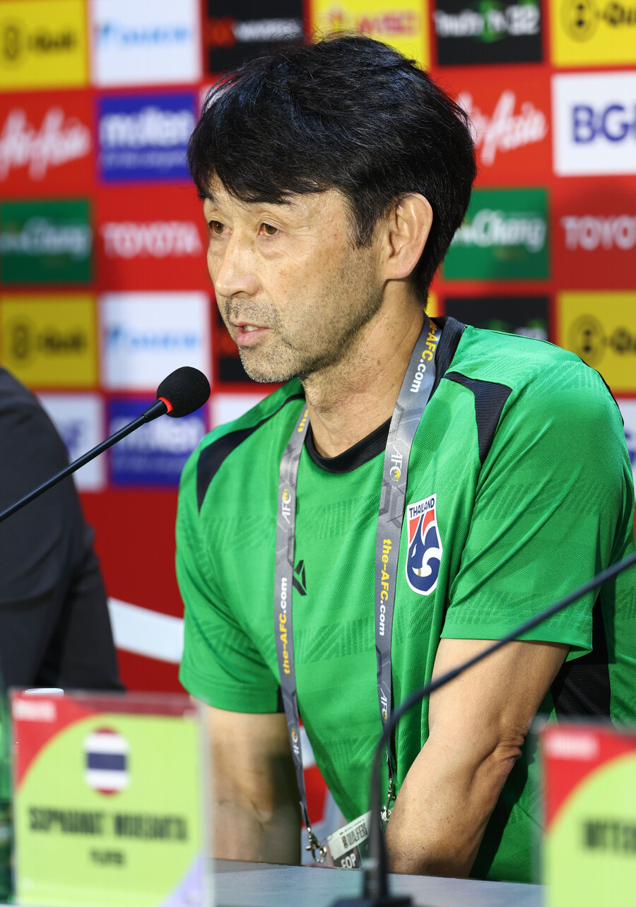 ▲ 이시이 감독은 일본 J리그 가시마 앤틀러스를 등을 지도한 뒤 최근에는 태국 프로축구 부리람 유나이티드를 맡아 2년 연속 정규리그 우승을 이끌었다. 태국 축구를 잘 아는 일본인 감독이라는 평가 아래 태국 A대표팀을 맡아 지도하다 하루아침에 해고 통보를 받았다. ⓒ 연합뉴스