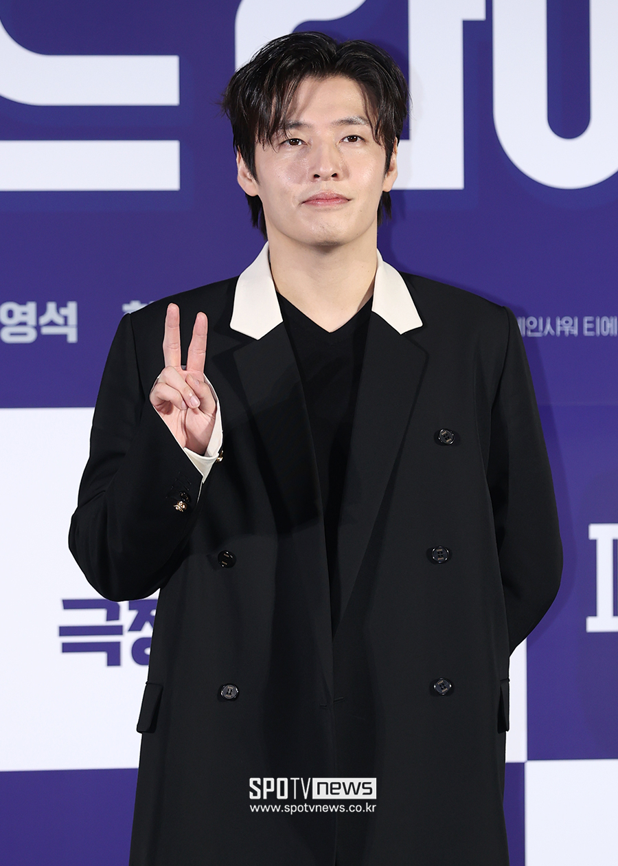 '퍼스트 라이드' 강하늘 "교복 입을 땐 메이크업, 30대는 노메이크업 차별화 노력"