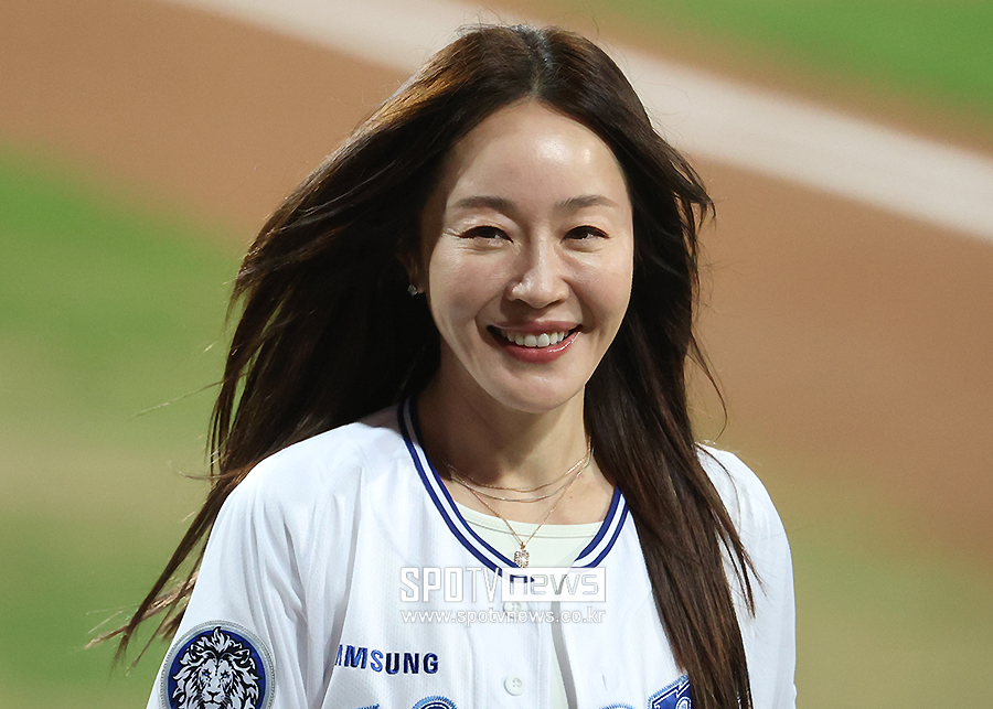 [포토S] 엄지원, '47세 나이 믿을 수 없는 동안 미모'