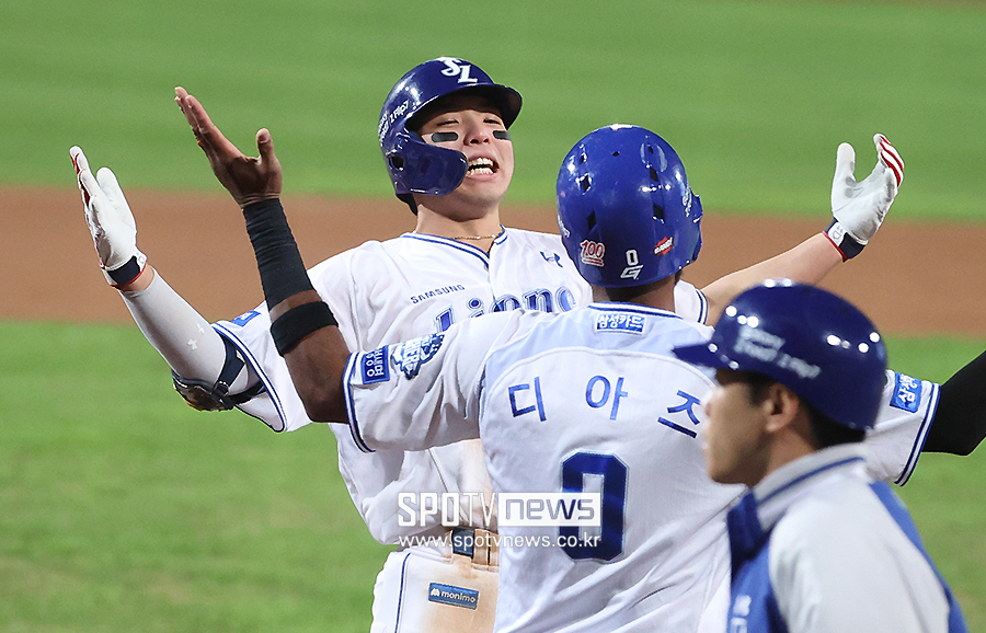 김영웅 대폭발! 6회 동점 3점 홈런 미쳤다!…PO 타율 0.600 강타자 맞네