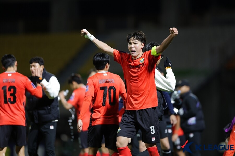 [SPO 현장] '4-3 극장승' 강원 정경호 감독 "ACLE에서 경쟁력 있는 강원, 자신감 갖고 임할 것"