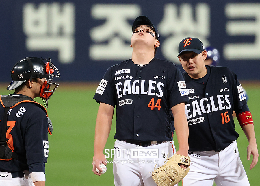 대기한다는 폰세-와이스는 어디가고, 왜 황준서-김서현이었나… 한화, 4점 여유가 판단 흐렸나