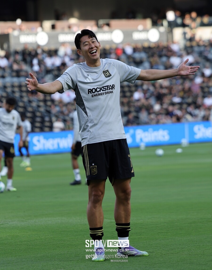 ▲ LAFC에서 새로운 환경에 적응하면서도 경쟁력을 유지하기 위한 이 유럽 단기 복귀 시나리오가 나온다. AC밀란의 붉은 유니폼을 입은 손흥민의 모습이 현실이 될지 팬들의 시선이 향하고 있다.