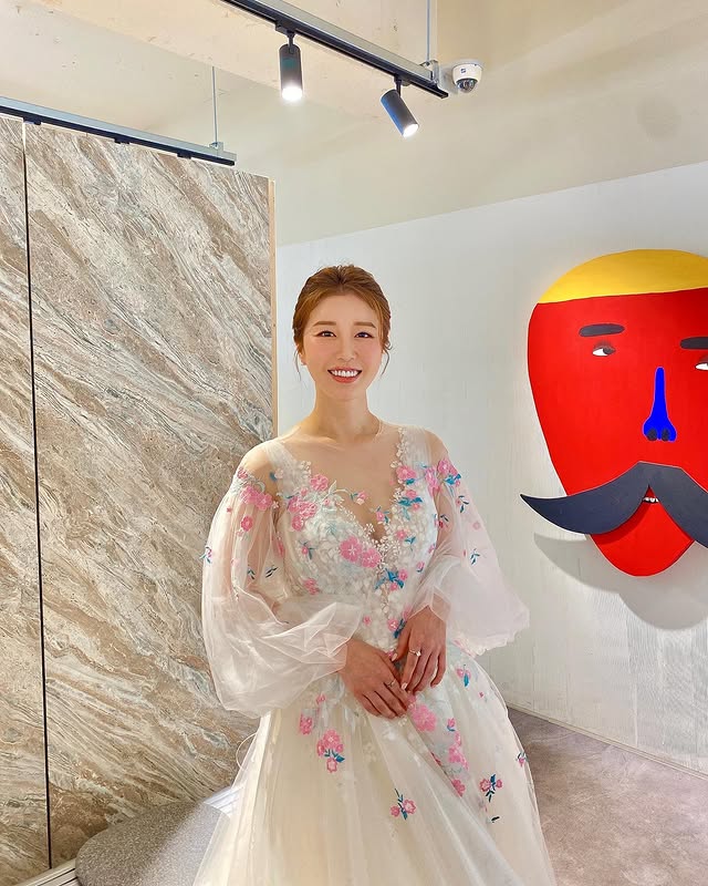 나비, 생방송 중 임신 발표 "뱃속에 둘째 아이 자라고 있어"('두시의데이트')
