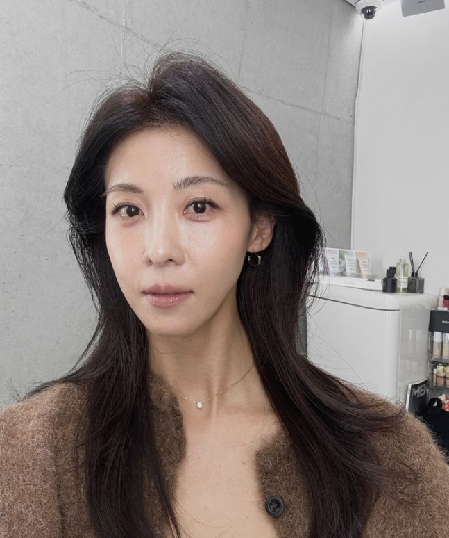 '48세' 하지원, 세월도 비켜간 꾸안꾸 가을 여신