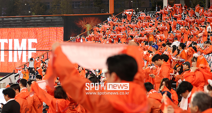 [포토S] 한화 팬들, '경기 전부터 뜨거운 열기'
