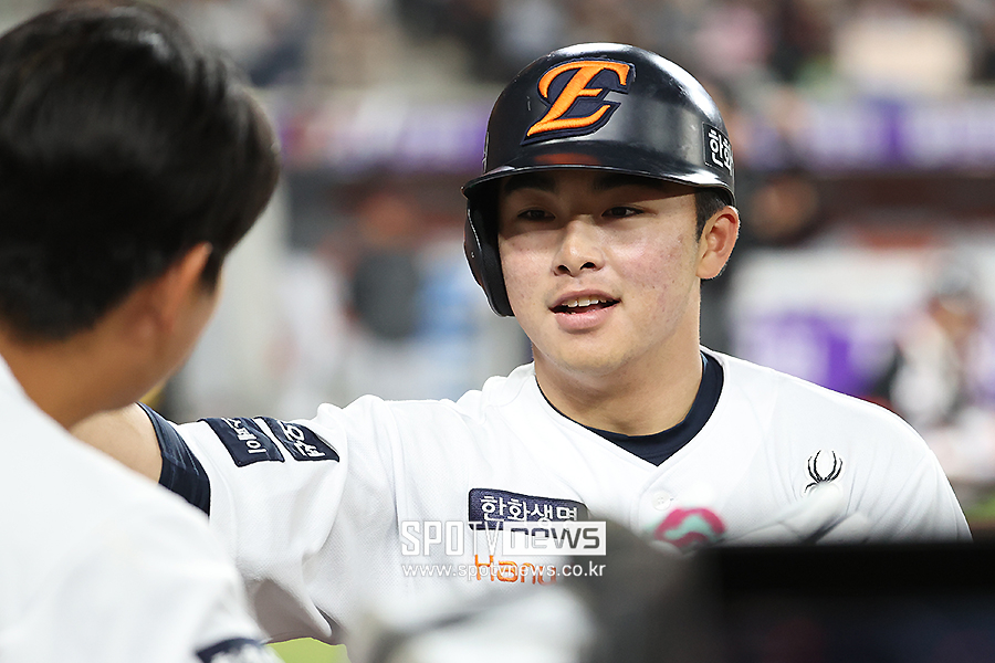 한화 선취점에 다 걸었다, PO 최다 타점이 번트라니? 문현빈 희생→노시환 채은성 연속 타점