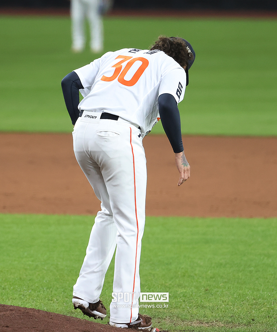 [포토S] 폰세, '마운드가 이상해'
