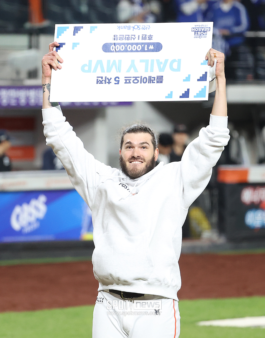 [포토S] 폰세, 플레이오프 5차전 MVP