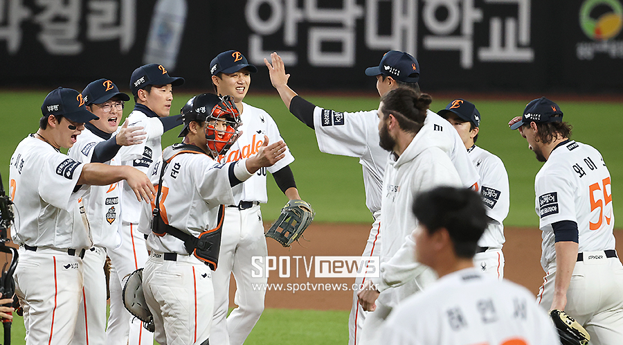 [포토S] 한화, 19년 만에 한국시리즈 진출!