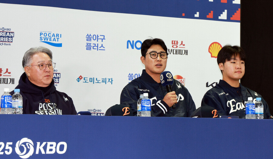 ▲ KBO 한국시리즈 미디어데이에 참석한 한화 김경문 감독, 채은성, 정우주 ⓒ연합뉴스