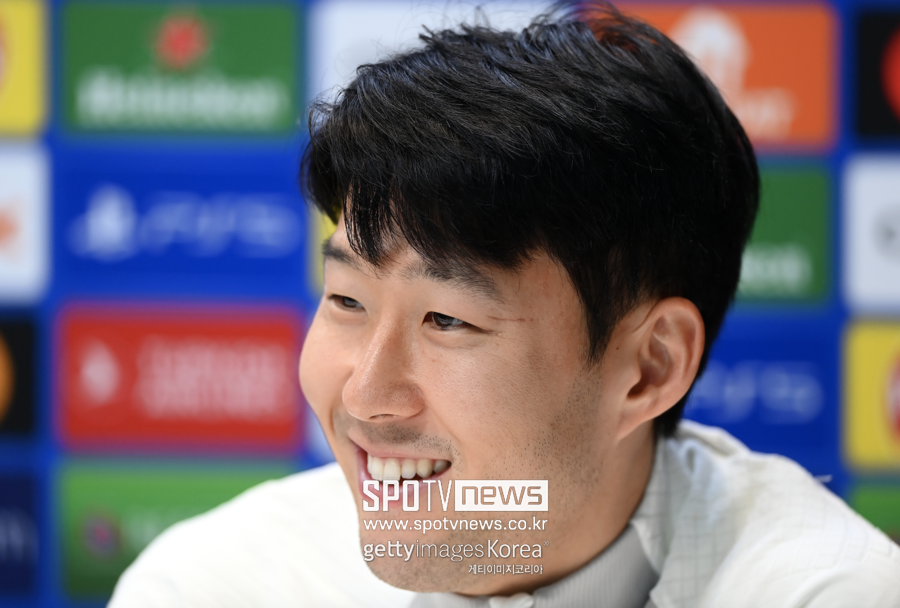 손흥민 드디어 반응! 토트넘 동상 건립 추진에 ‘함박웃음’…“그동안 말을 못했었는데”