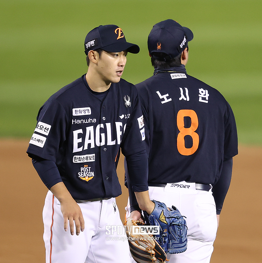 [포토S] 노시환, 실점으로 이어진 악송구