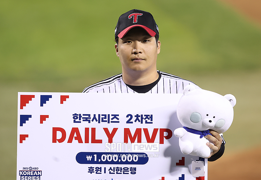 [포토S] 문보경, '한국시리즈 2차전 MVP'