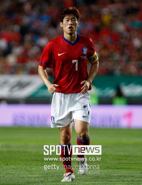 "박지성 2층 계단도 못 올라가…" 내부자 공개증언, 韓 축구에 갈아넣은 무릎→팬들 위해 뛴 55분 ‘영원한 캡틴 PARK’ 