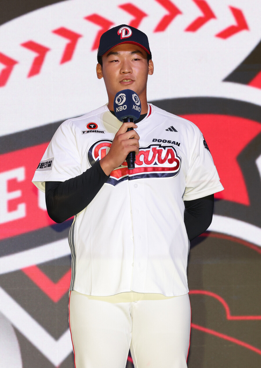 1R 외야수 김주오 '2억5000만원'…두산, 2026년 신인선수 11명과 계약 완료