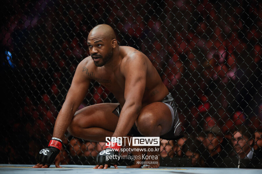 존 존스 '눈찌르기 달인' 등극…"아이포크만 33회"→UFC 321 '예고된 참사' 지적에 "글러브 바꿔도 반복될 것" 데이나 발끈