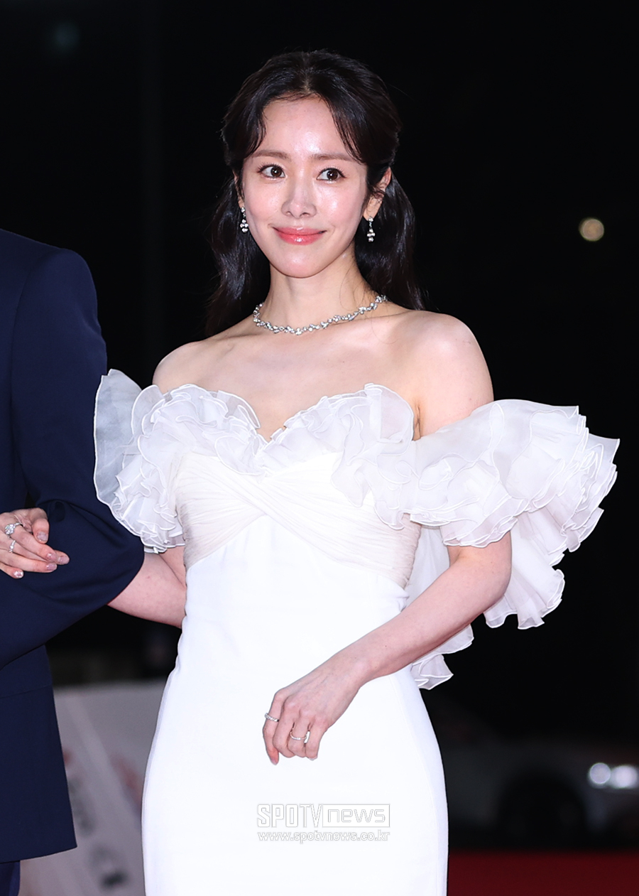 "입 닫아라" 한지민에 악성 게시물…30대女, 협박·모욕 혐의 재판행
