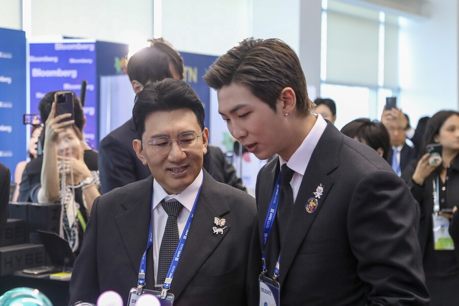 방시혁, 방탄소년단 RM과 APEC CEO 서밋 '포착'