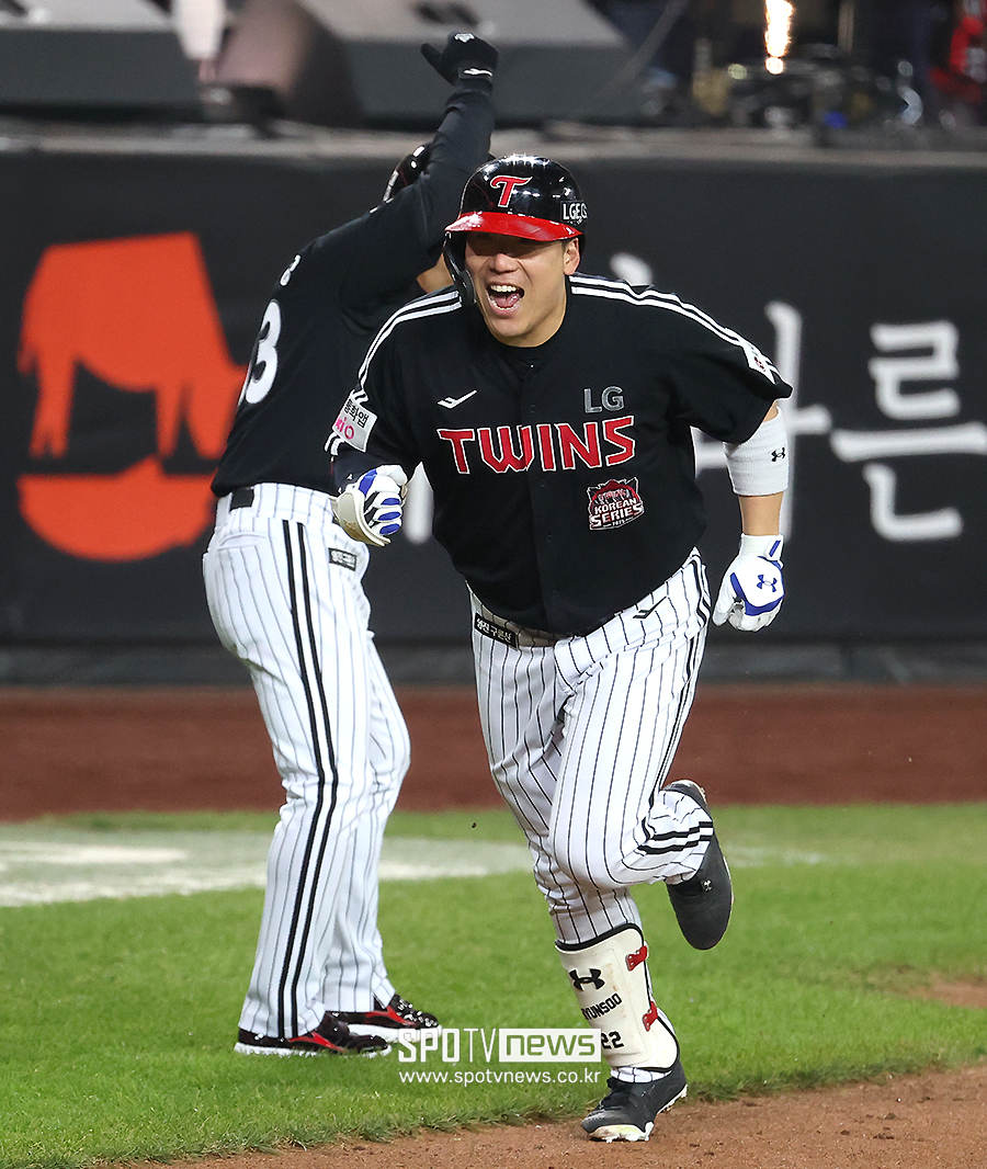 KBO 최고의 에이스에 홈런포 쐈다…김현수 한방에 LG 전세역전, 가을야구 통산 11호포 작렬