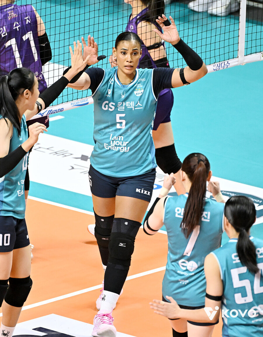 '오늘 생일자 등장' 실바, 40득점 자축포 뿜었다! GS, 풀세트 혈투 끝 3-2 신승…흥국 3연패