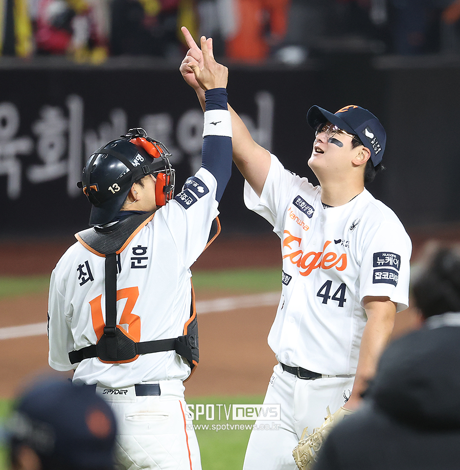 [포토S] 김서현-최재훈, '승리의 세리머니'