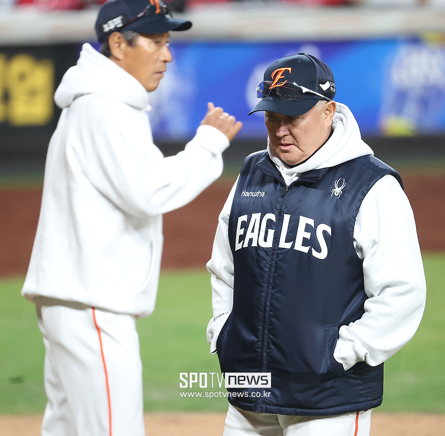 "오지환이 역시…" 김경문 항의했다가 감탄한 사연, 심판 판정을 이해한 이유