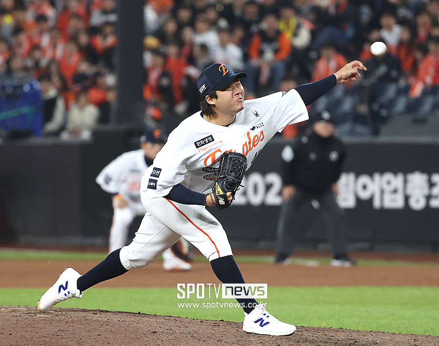 [포토S] 역투하는 김범수
