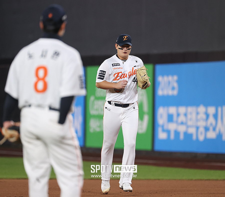 [포토S] 마운드 향하는 김서현