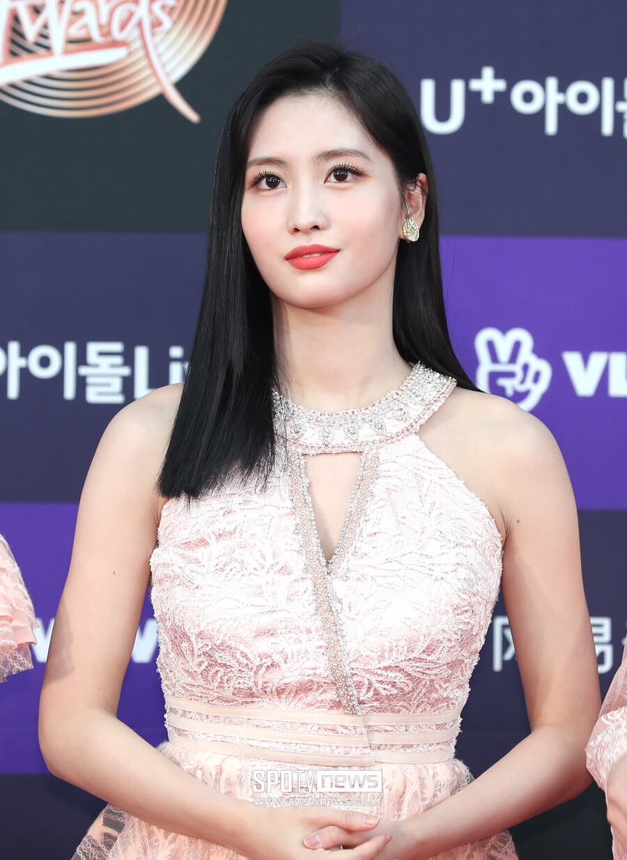 트와이스 모모, 한소희 이웃 됐다…아치울마을 고급빌라 42억 전액 현금 매입
