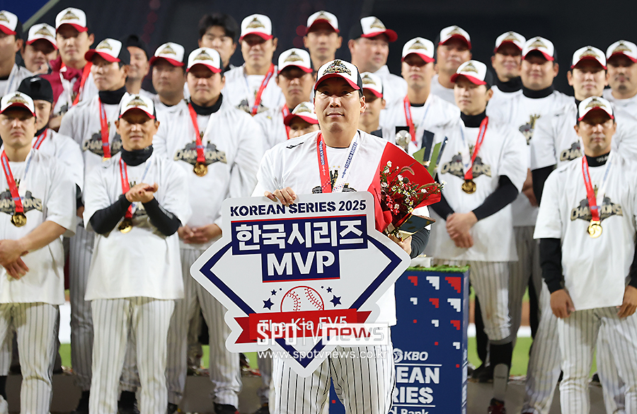 [포토S] 김현수, 한국시리즈 MVP