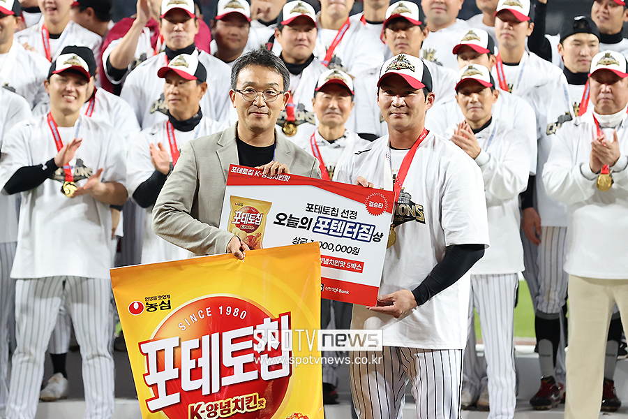 [포토S] 오지환, '오늘의 포텐터짐상'