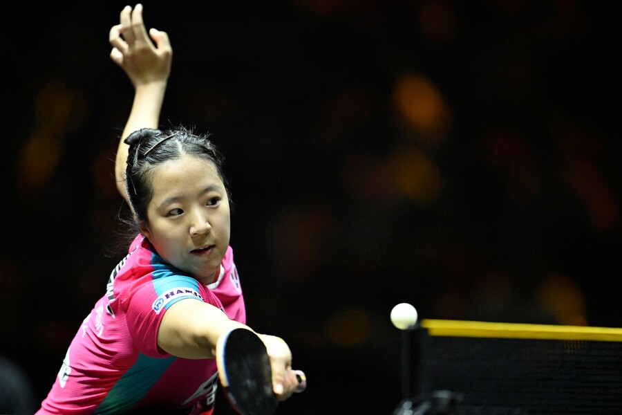 중국 다 나와! '삐약이' 신유빈 초대박! WTT 16강서 '18위' 디아스 3-1 완벽 제압...8강서 中 천이와 격돌