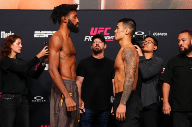 ▲ 'UFC 한국인 연패 끊었다' 김동현 제자 고석현이 11승 필 로에게 3-0 판정승을 거뒀다. 총 15분 중 13분을 컨트롤했다. ⓒUFC 코리아