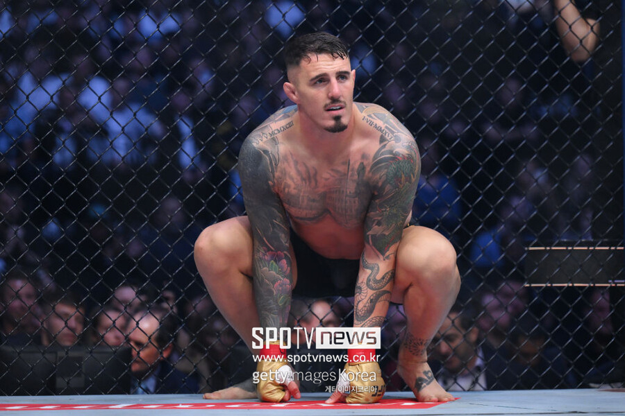 "아스피날이 헤비급 이미지 망쳤어" 맹비난…UFC 파이터 '현대판 검투사' 비유→"눈 찔렸다고 경기 포기라니"