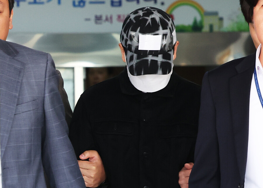 故이선균 수사정보 찍어 전송…전직 경찰에 징역 3년 구형